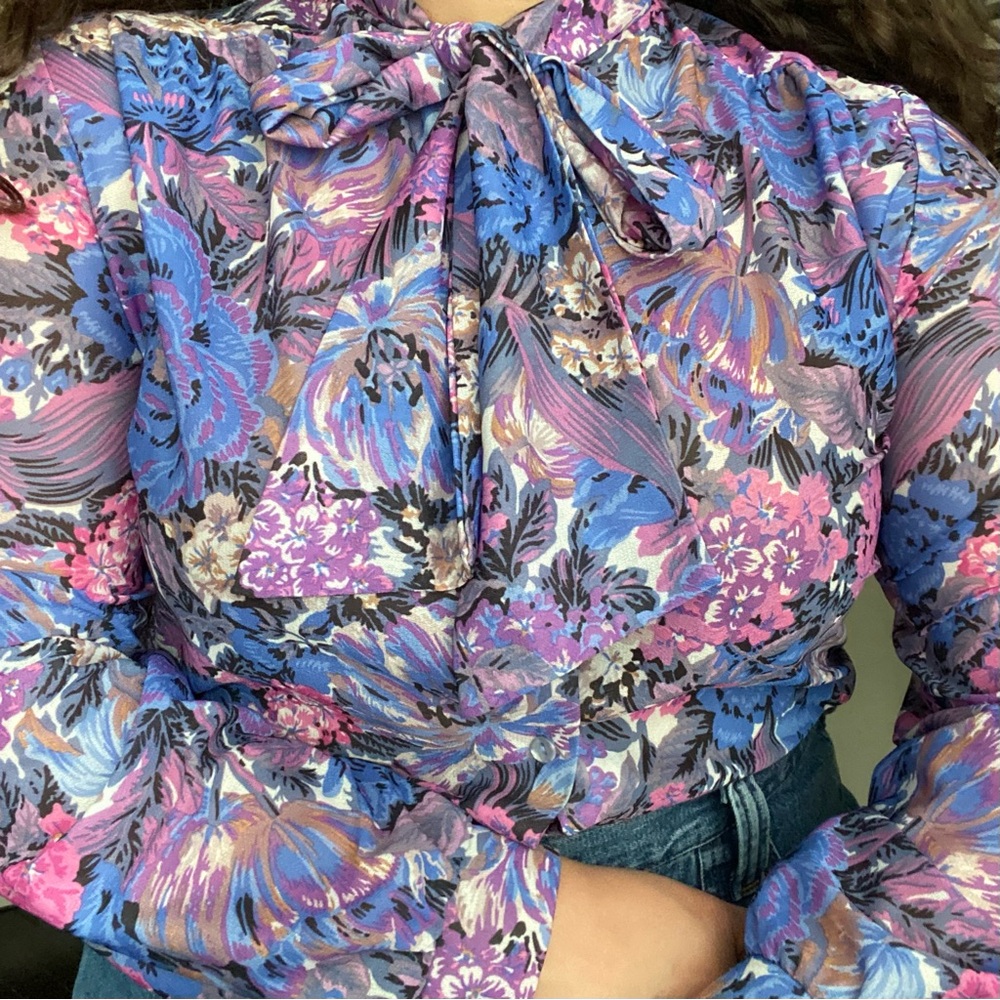 Vintage 70s Puss Bow Floral Button Down Blouse - Picture 5 of 5